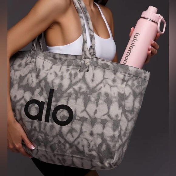 New Alo yoga large tote NWT - Picture 2 of 7